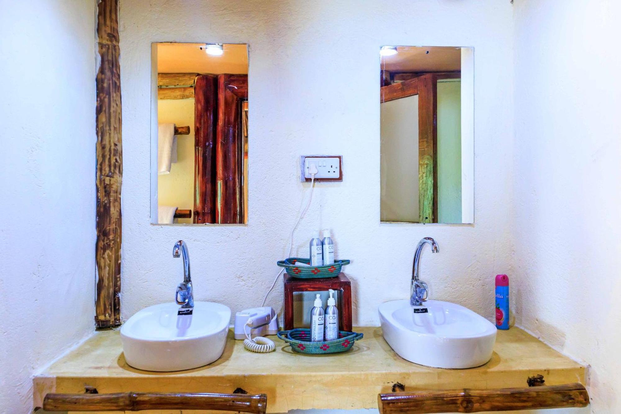 Samburu Elephant Lodge Isiolo Buitenkant foto